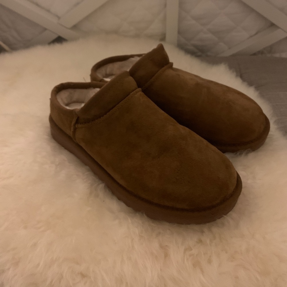 Classic UGG Suede Slipper in Chestnut